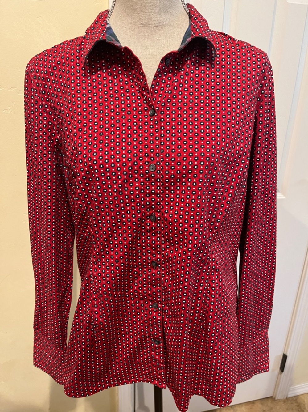 Tommy Hilfiger Women’s Red Floral-Print Stretch Button-Down Shirt